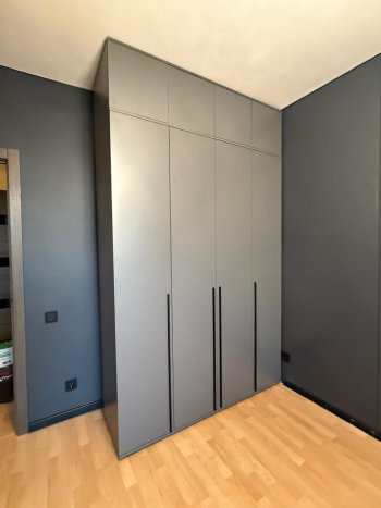 Шкаф 1600 мм 4-х створчатый Норд с антресолью графит (Миф) в Арамиле - aramil.mebel-e96.ru