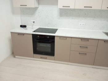 Кухонный гарнитур высокий Латте 3000 мм, Стол. 38 мм в Арамиле - aramil.mebel-e96.ru